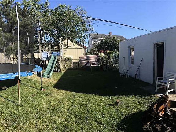 3rd image of 206 E Plaza Pl