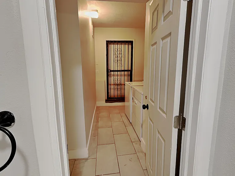 3801 1/2 W Palmira Ave — Photo 21