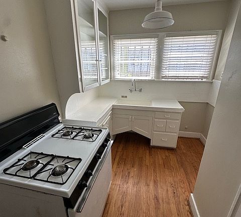 5th image of 2934 Juniper St #2934