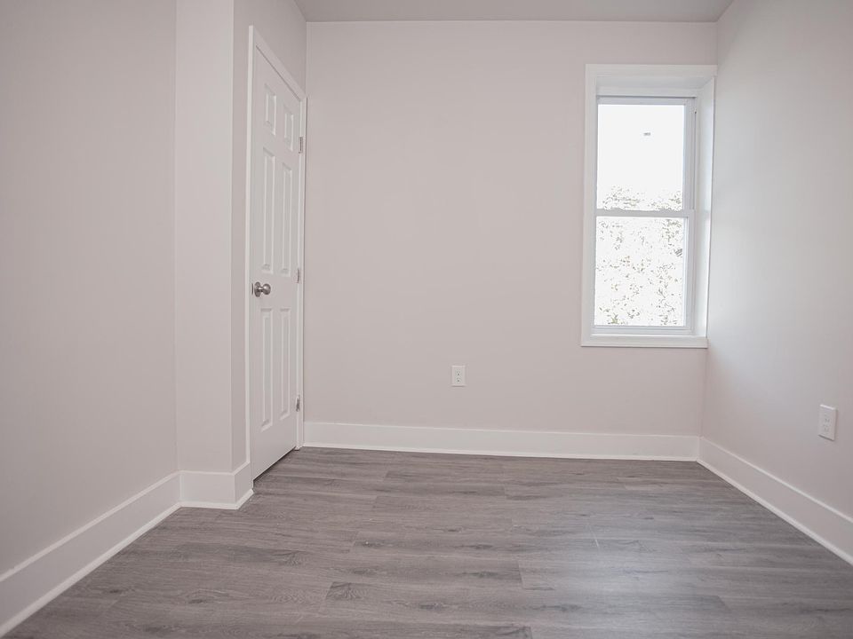 1st image of 2522 N Chadwick St #12