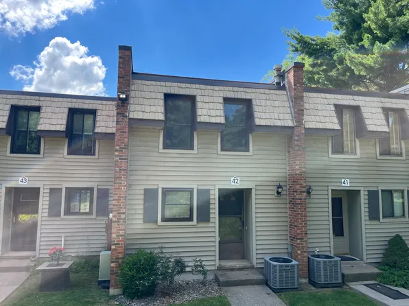 42 Chestnut Hls #42, New Hartford, NY 13413