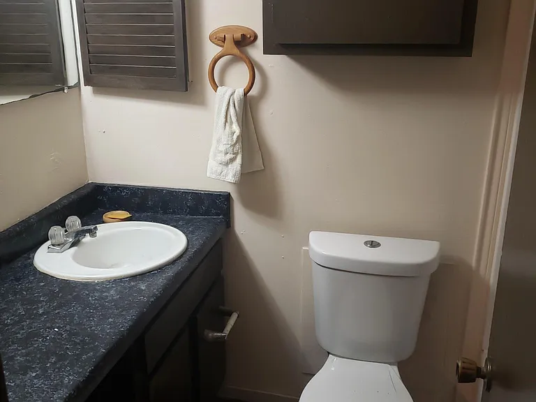 1802 Potomac Pl #C — Photo 7