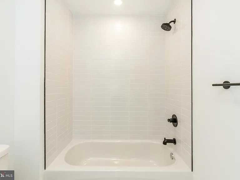 2002 Frankford Ave #201 — Photo 19