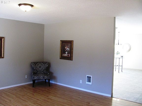 4th image of 5921 NE 106th Way