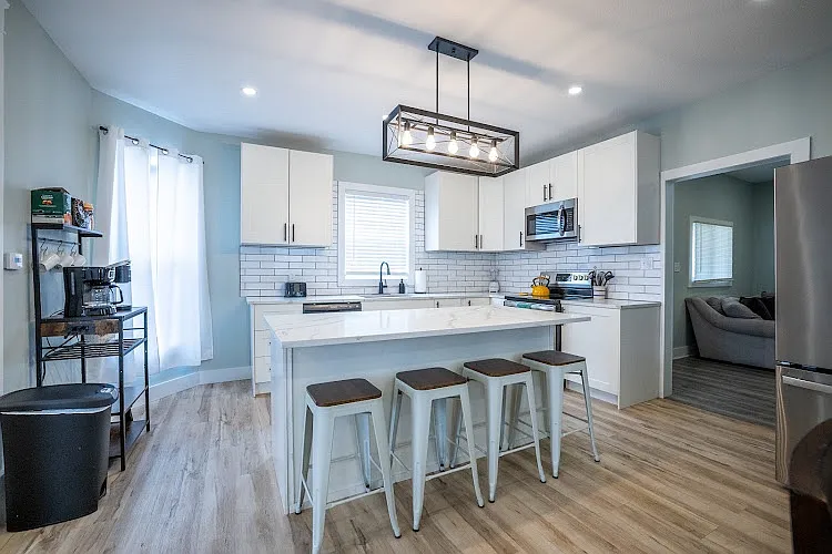 207 Lincoln Dr — Photo 3