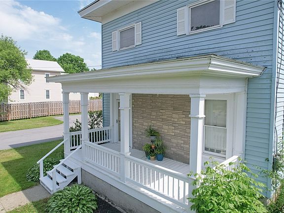 2nd image of 1947 Harwood Dr
