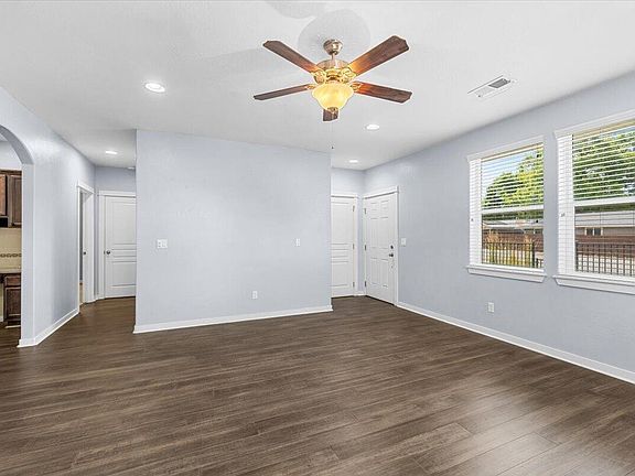 5th image of 1403 Spring St