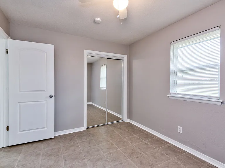 319 E Cedar Ln — Photo 12
