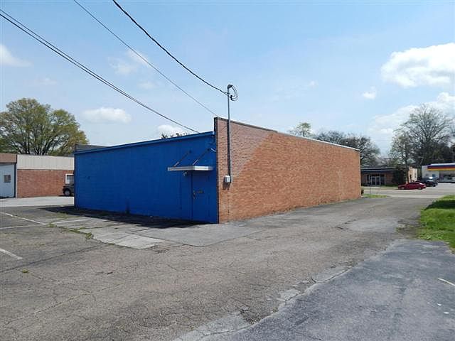 1st image of 2409 E Magnolia Ave