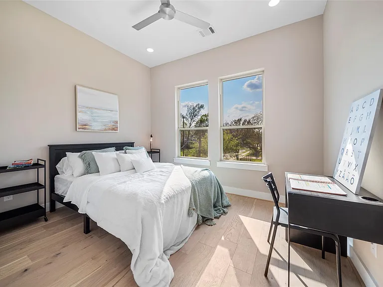 303 Queen Sude Ln — Photo 3