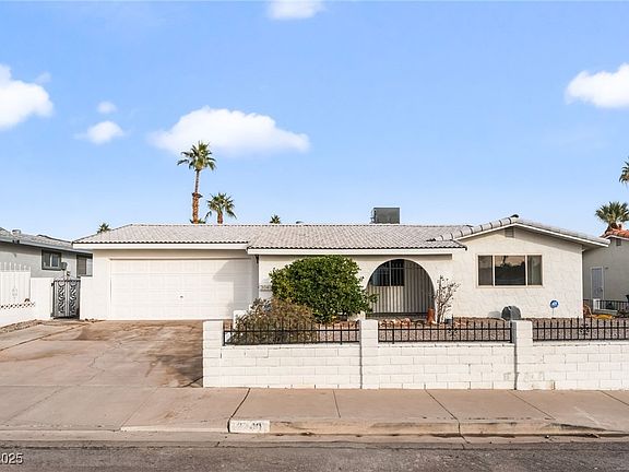 5th image of 3040 Liberty Cir N