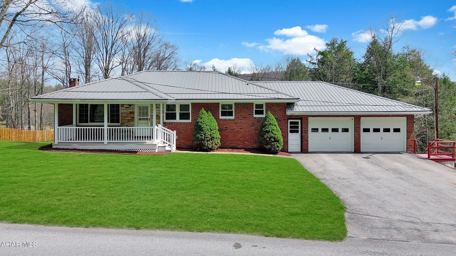 1327 Allie Buck Rd photo 1