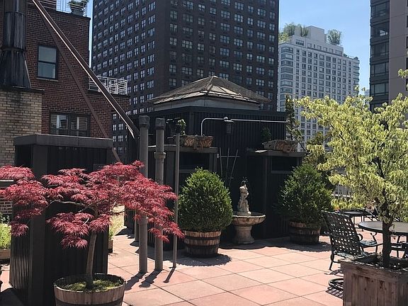 4th image of 157 E 72nd St #8DD