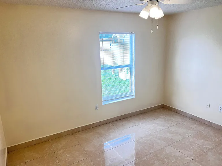 961 Derbyshire Dr — Photo 9