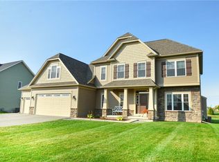 207 Forest Glen Dr, Hilton, NY 14468