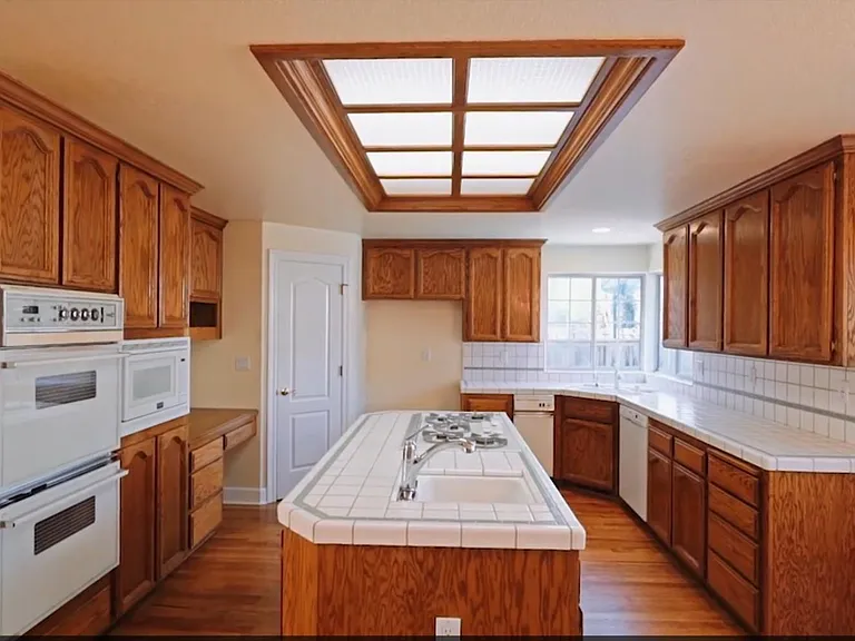 Kitchen *appliances have been upgraded