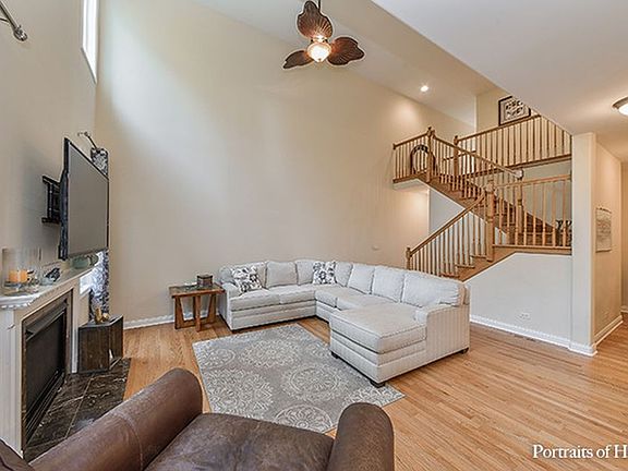 3rd image of 842 Jameson Ct W #842