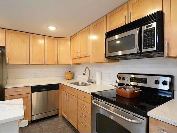 Kitchen - New appliances and countertops!