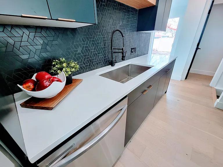 2251 E Lincoln Ln — Photo 10