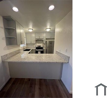 2nd image of 3221 Blue Ridge Cir