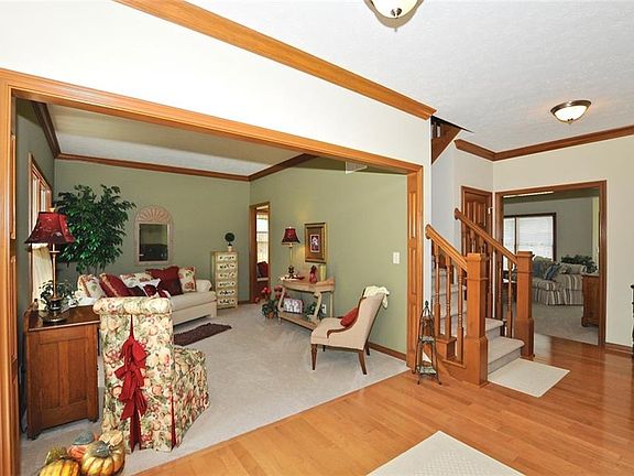 4th image of 5935 Hickory Woods Dr