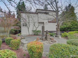 8503 Bowdoin Way APT 203, Edmonds, WA 98026