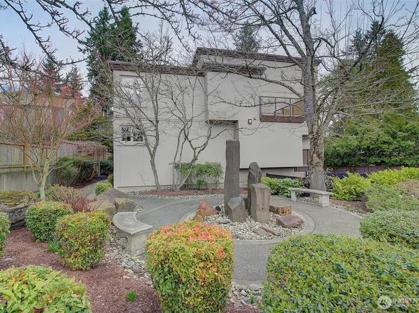 8503 Bowdoin Way #203, Edmonds, WA 98026