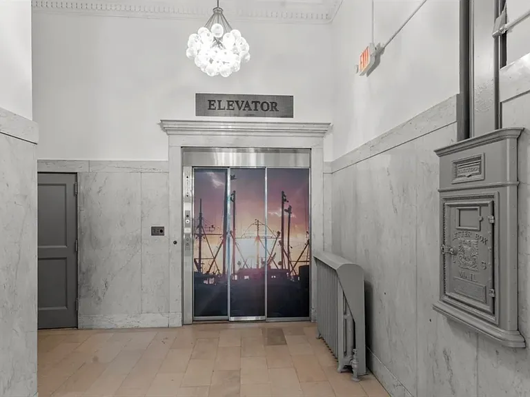 105 William St #402 — Photo 10