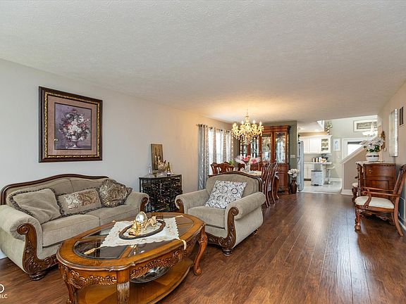 3rd image of 10238 Stillwell Dr
