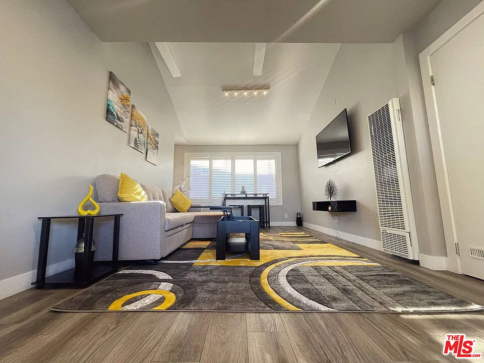 1 bed, 1.0 bath, 1000 sqft, $3,900 — Photo 1