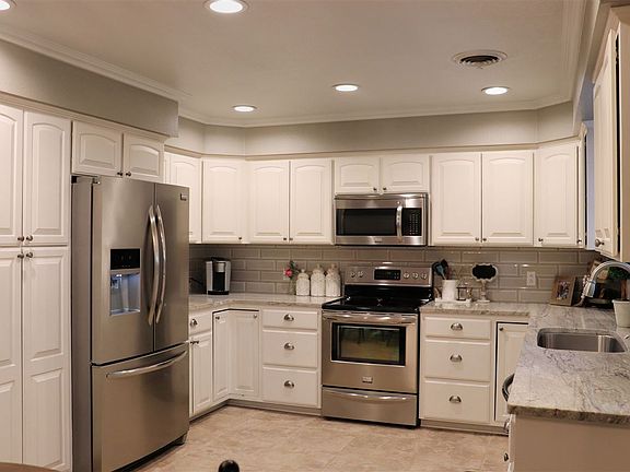 3rd image of 3706 Bandolina Ave