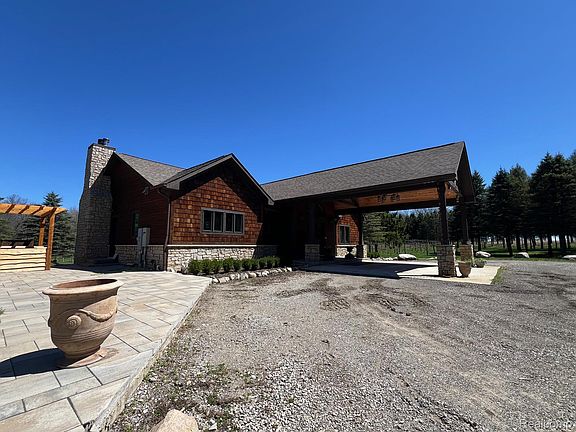 2nd image of 5785 Baldwin Rd