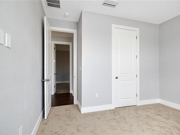 5th image of 122 Hollyhock Ct
