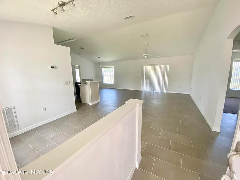 347 Americana Blvd NE — Photo 2