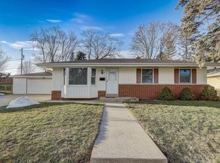 425 S Elmwood Ave, Burlington, WI 53105