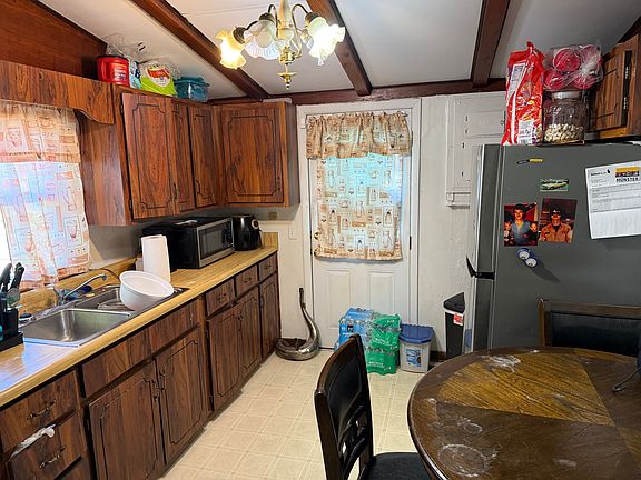 2nd image of 308 Colorado St