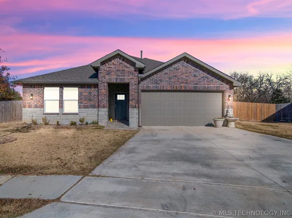 8491 E Dunnwood Rd, Claremore, OK 74019