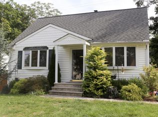 4 Becker Dr, Parlin, NJ 08859