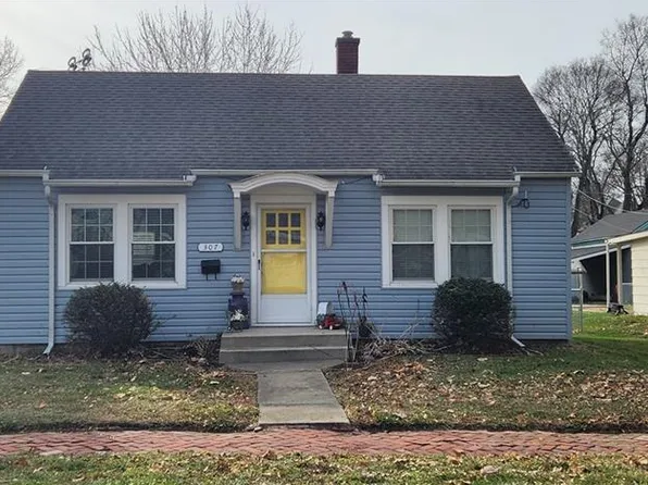 307 E Piankishaw St, Paola, KS 66071