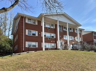 225 Country Club Dr APT 3B, Lake Geneva, WI 53147
