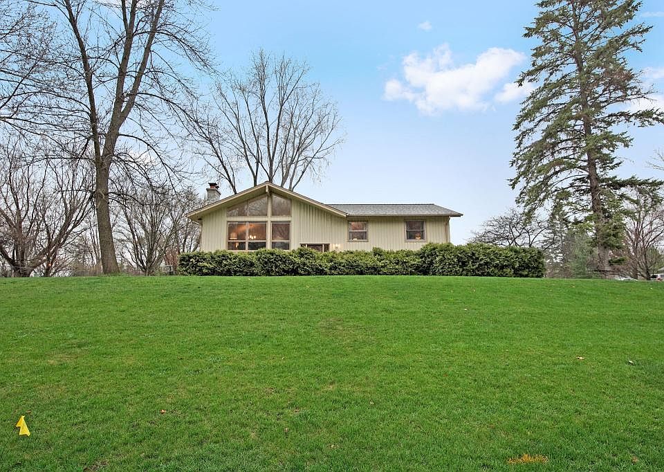 1st image of 2405 Urbandale Ln N
