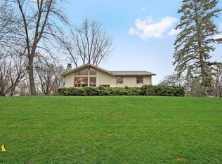 2405 Urbandale Ln N, Plymouth, MN 55447