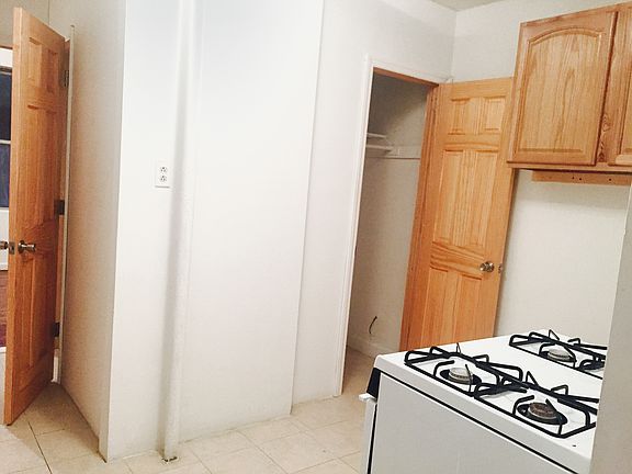 4th image of 2127 27th St APT A4