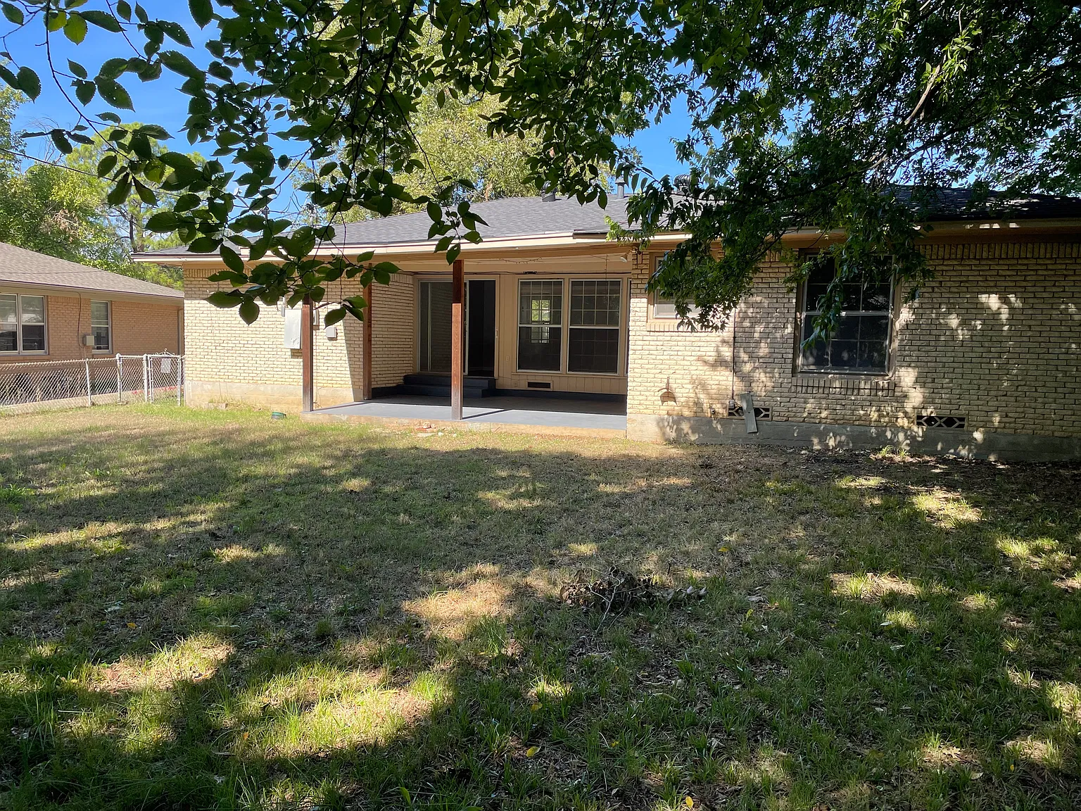 3 bed, 1.5 bath, 1240 sqft, $1,425 — Photo 2