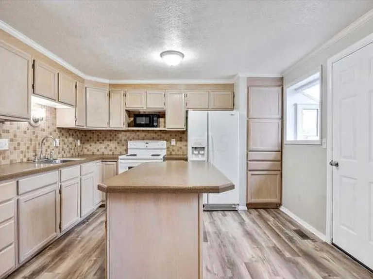 4382 Biscayne Ct — Photo 24