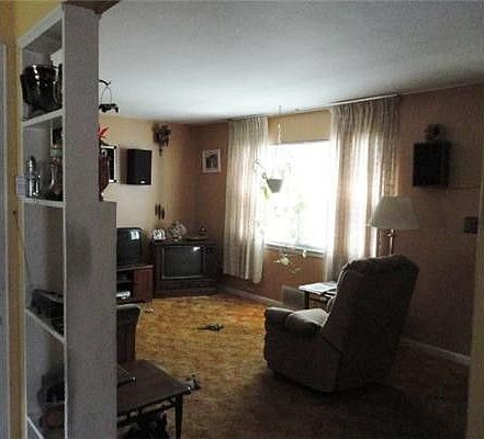 2nd image of 76 Lois Ave