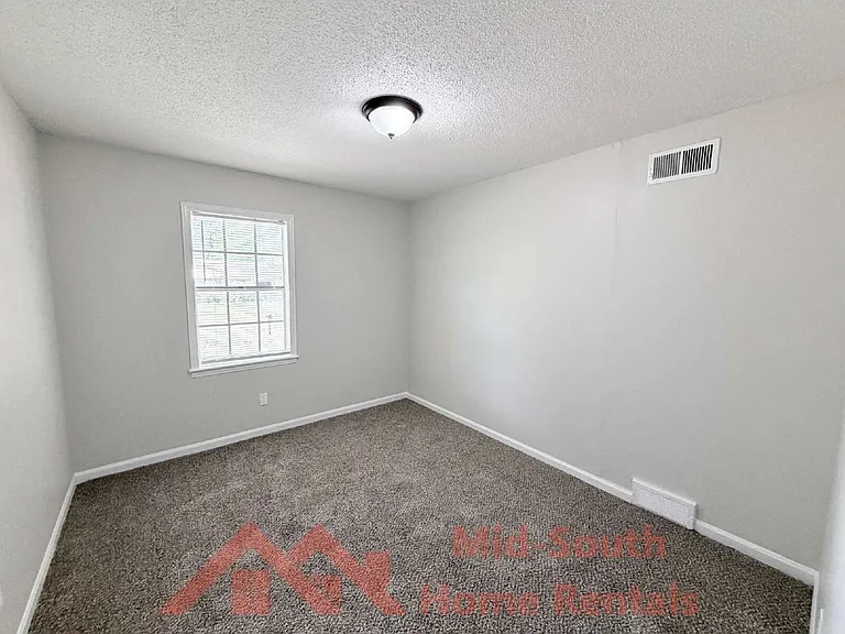 3231 Harvester Ln E — Photo 9
