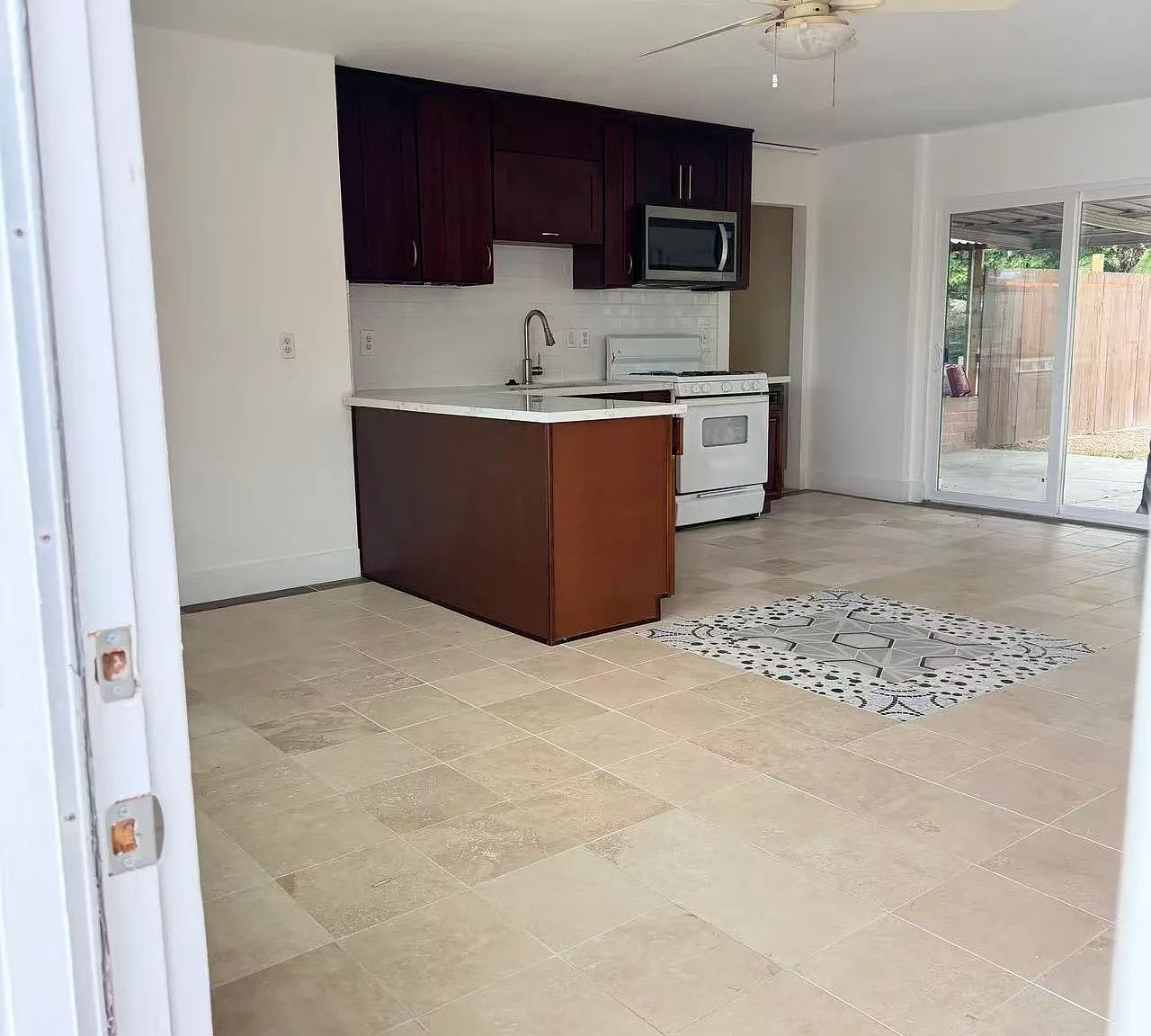 2 bed, 1.5 bath, 880 sqft, $2,900 — Photo 2
