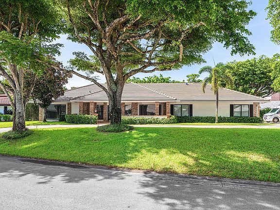 3rd image of 114 Glenbrook Court