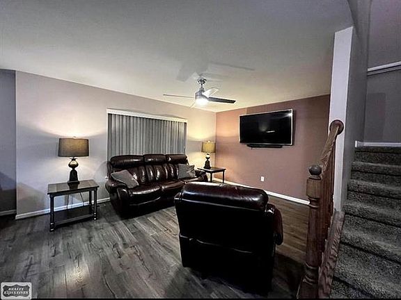 3rd image of 28125 Gladstone Saint